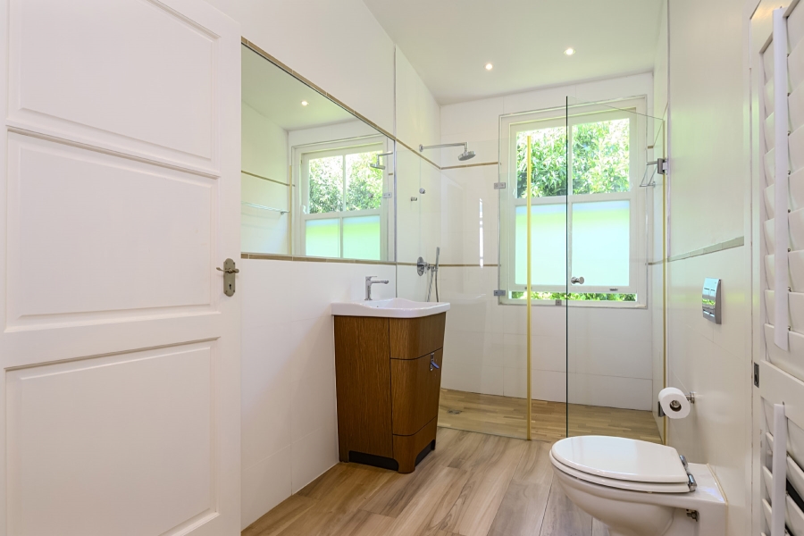 5 Bedroom Property for Sale in Constantia Western Cape
